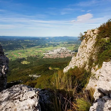 3 Bedroom Pet Friendly In *