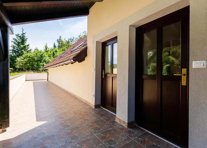 3 Bedroom Pet Friendly In בית נופש Zoll