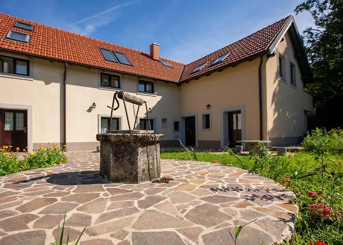 3 Bedroom Pet Friendly In *