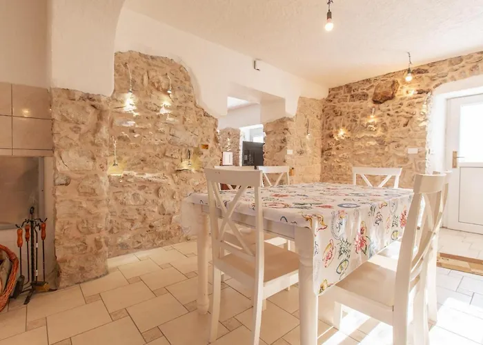 3 Bedroom Pet Friendly In *